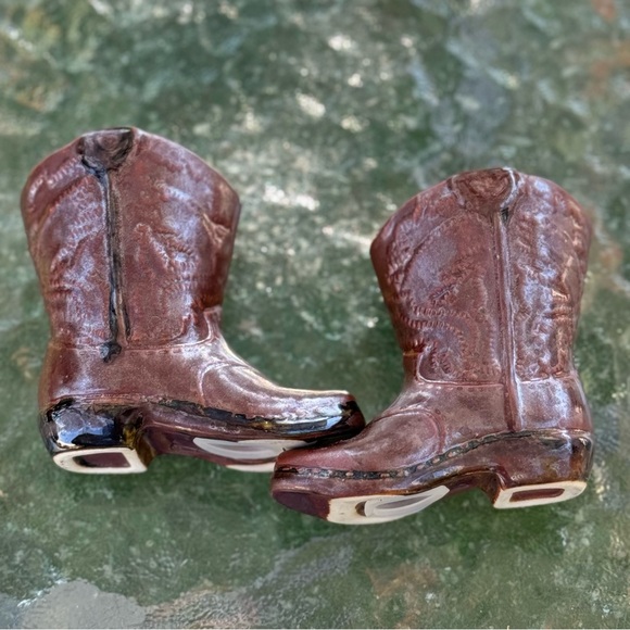 Western Cowboy boots Salt & Pepper Shakers - Picture 4 of 7